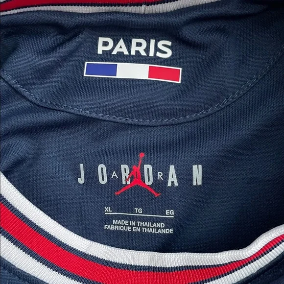 Paris Saint Germain 21/22 Messi Jersey - Picture 4 of 5